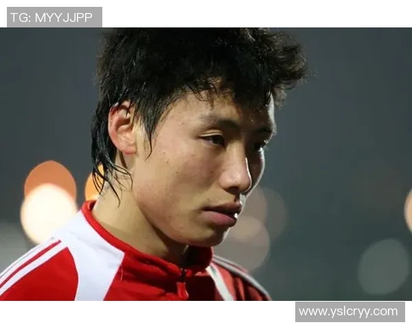 足球明星穿破鞋视频引发热议球迷纷纷点赞展现真实一面