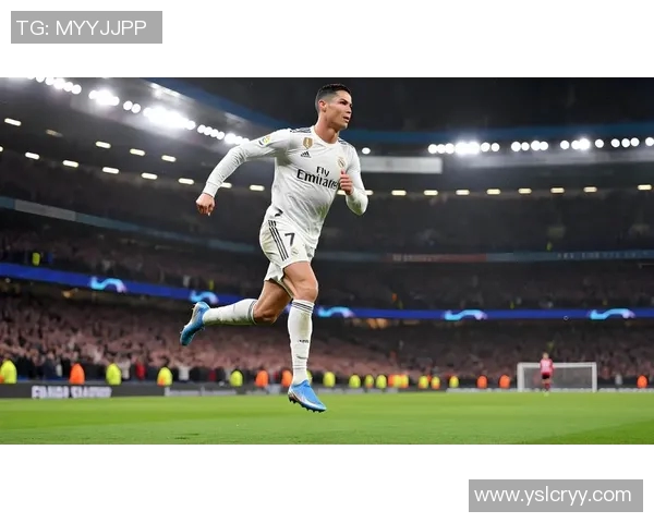 足球明星比心瞬间展现温暖与激情的完美结合